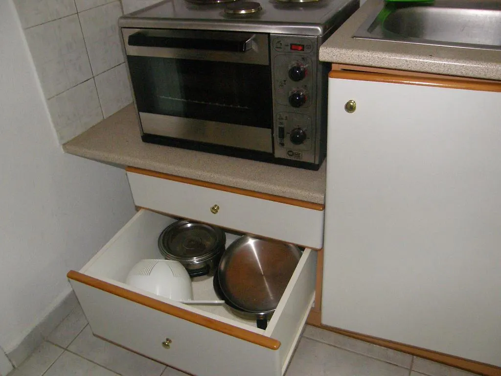 Neilis Apartment Siviri