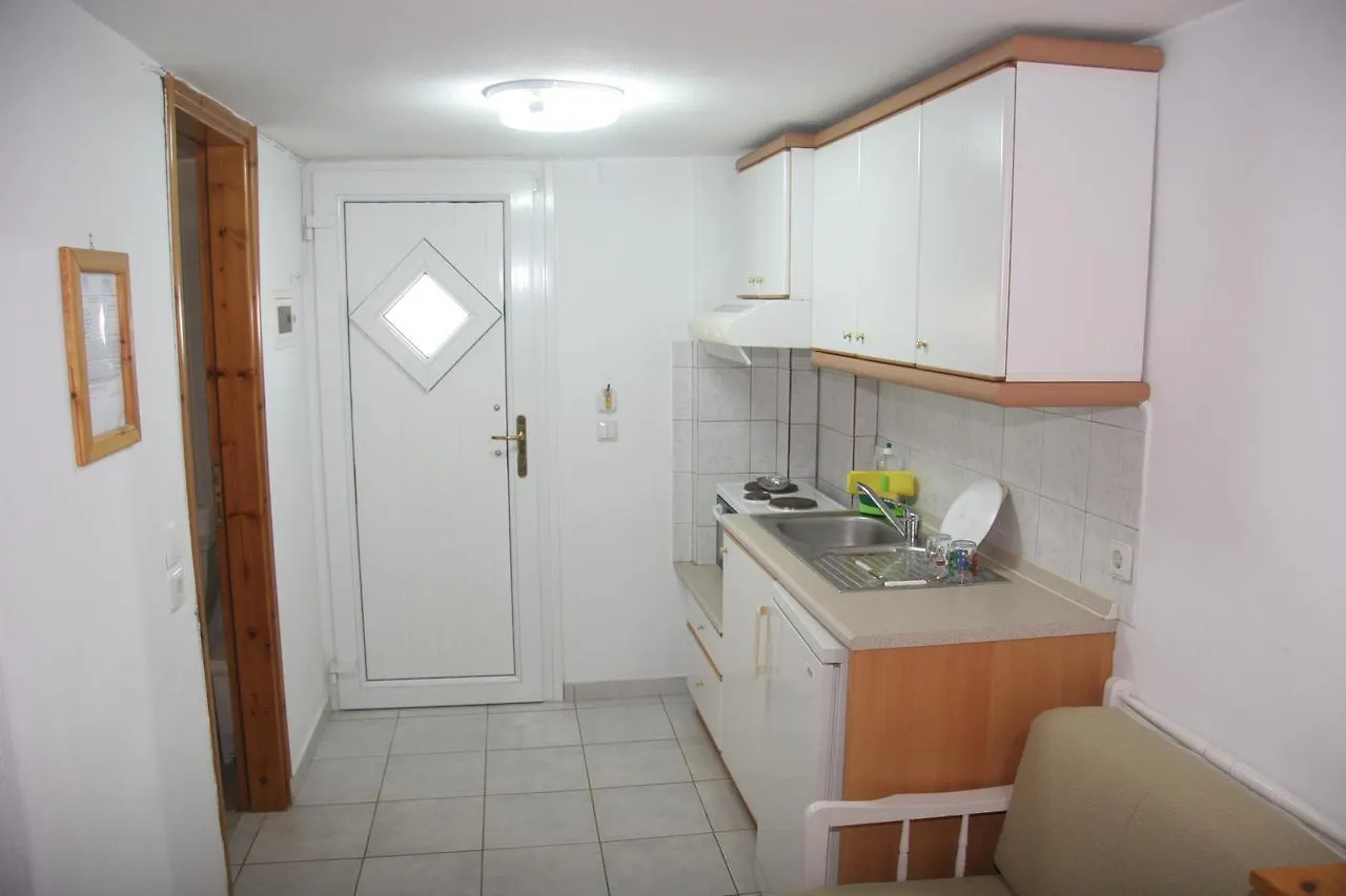 Neilis Apartment Siviri